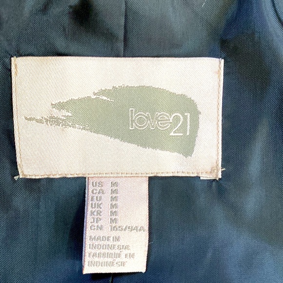 Forever 21 black tuxedo style jacket with white trim - Picture 5 of 6